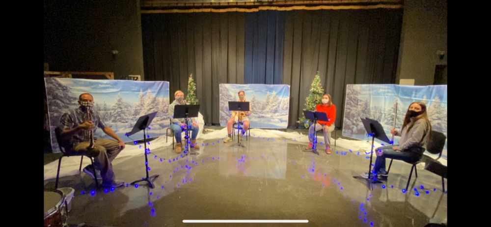 Jewell H.S. Wind Quartet Plays Holiday Medley